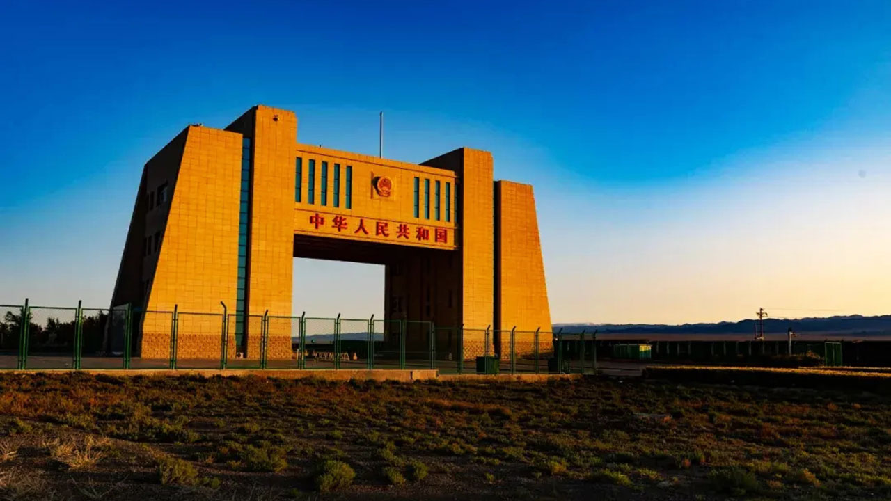 阿拉山口市國門旅游景區(qū) 阿拉山口市國門旅游景區(qū).jpg