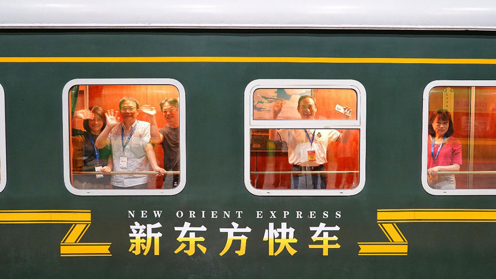 文旅：2023年第100列新疆鐵路旅游專列Y935次發(fā)車，進一步推動文旅產(chǎn)業(yè)發(fā)展！