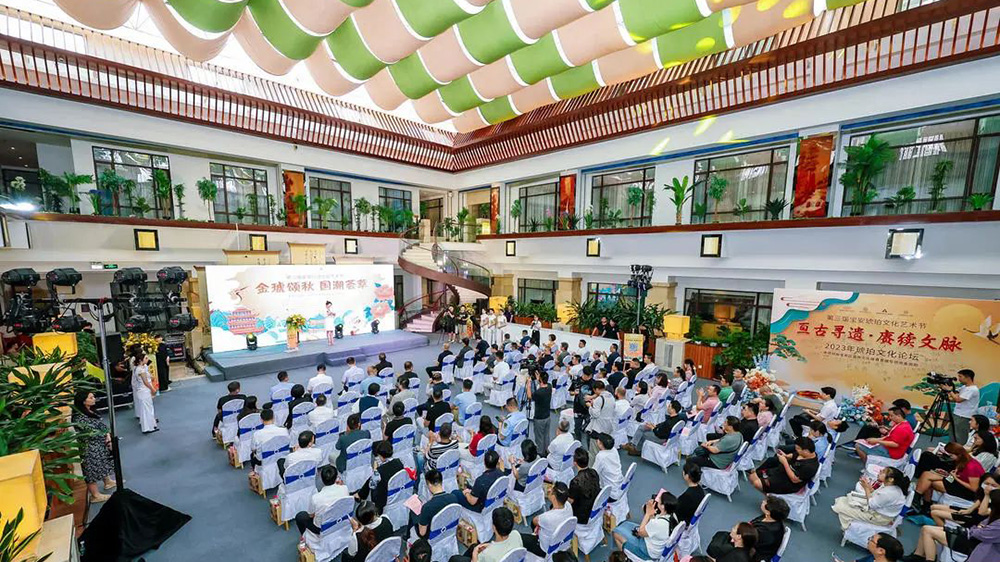 廣東：第三屆寶安琥珀文化藝術(shù)節(jié)開幕，加快琥珀行業(yè)的產(chǎn)業(yè)轉(zhuǎn)型和營銷升級(jí)！