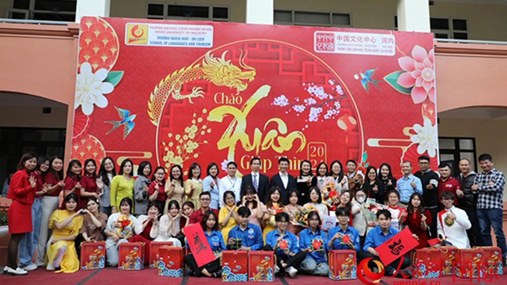 國(guó)際文旅：越南河內(nèi)“迎春節(jié) 歡樂(lè)春節(jié)”校園廟會(huì)活動(dòng)舉辦，促進(jìn)中越兩國(guó)文旅交流與互鑒！